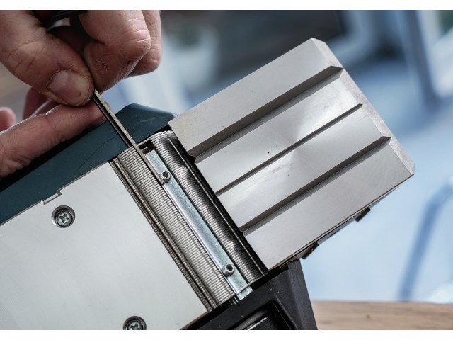 Skobeljni nož Bosch PRO, Dimenzije: 82x5,5x1,1mm, 2608635903